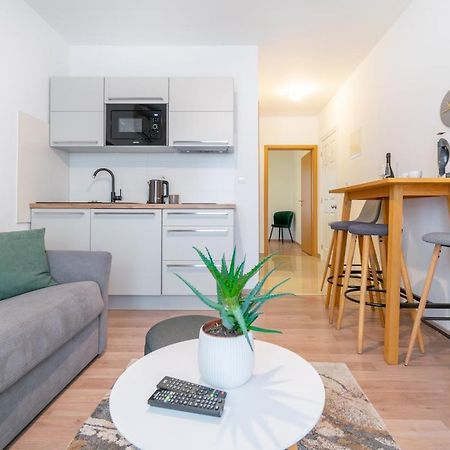 Apartmani Eterovic Baška Voda エクステリア 写真