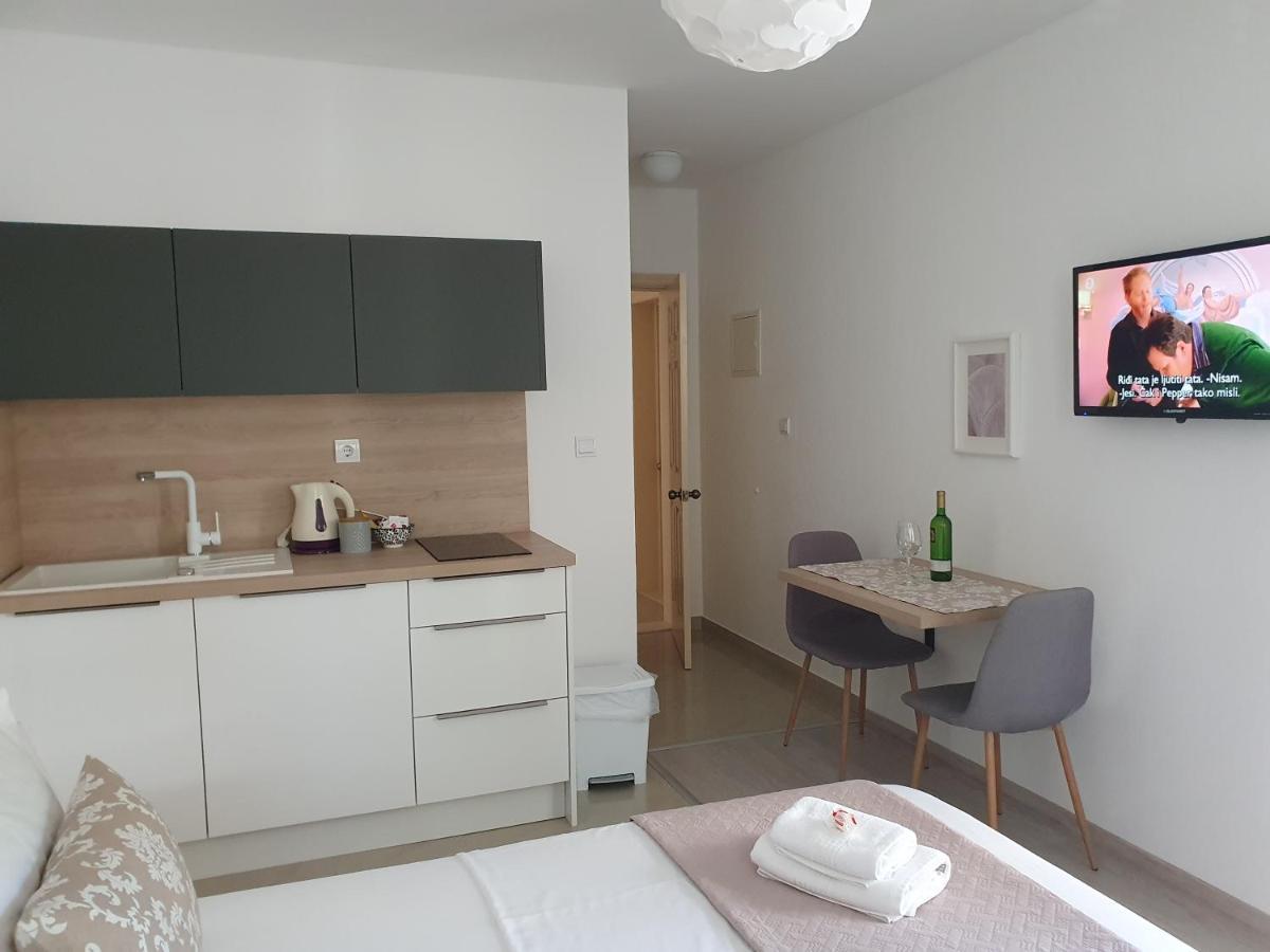 Apartmani Eterovic Baška Voda エクステリア 写真