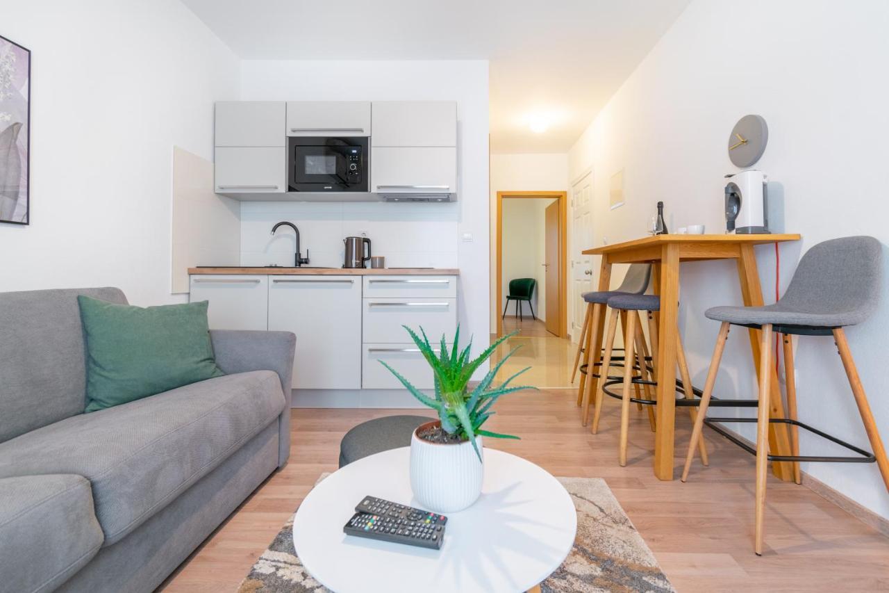 Apartmani Eterovic Baška Voda エクステリア 写真