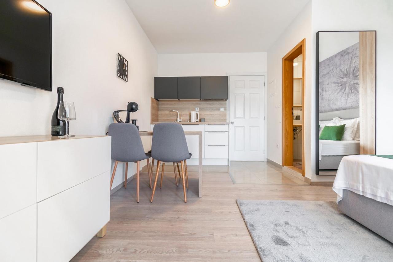 Apartmani Eterovic Baška Voda エクステリア 写真