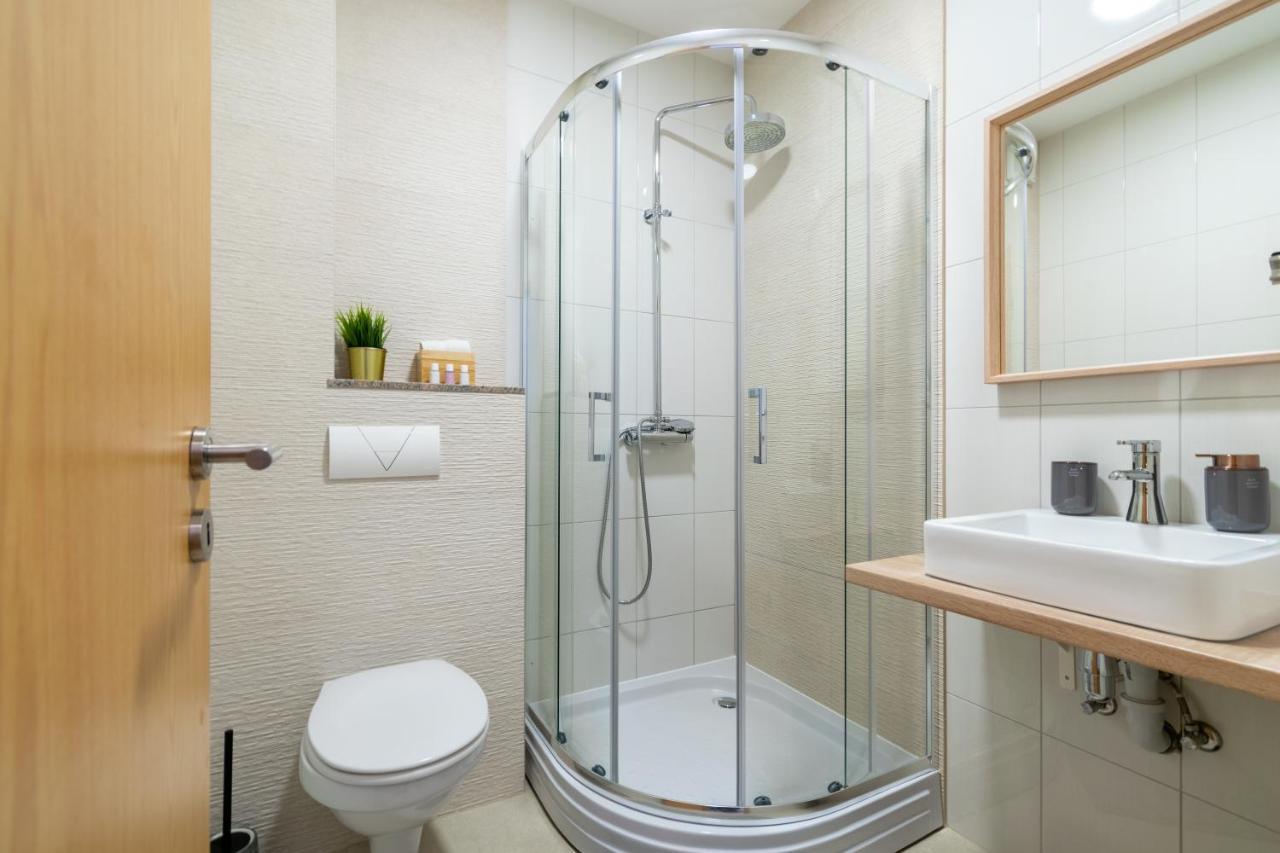 Apartmani Eterovic Baška Voda エクステリア 写真