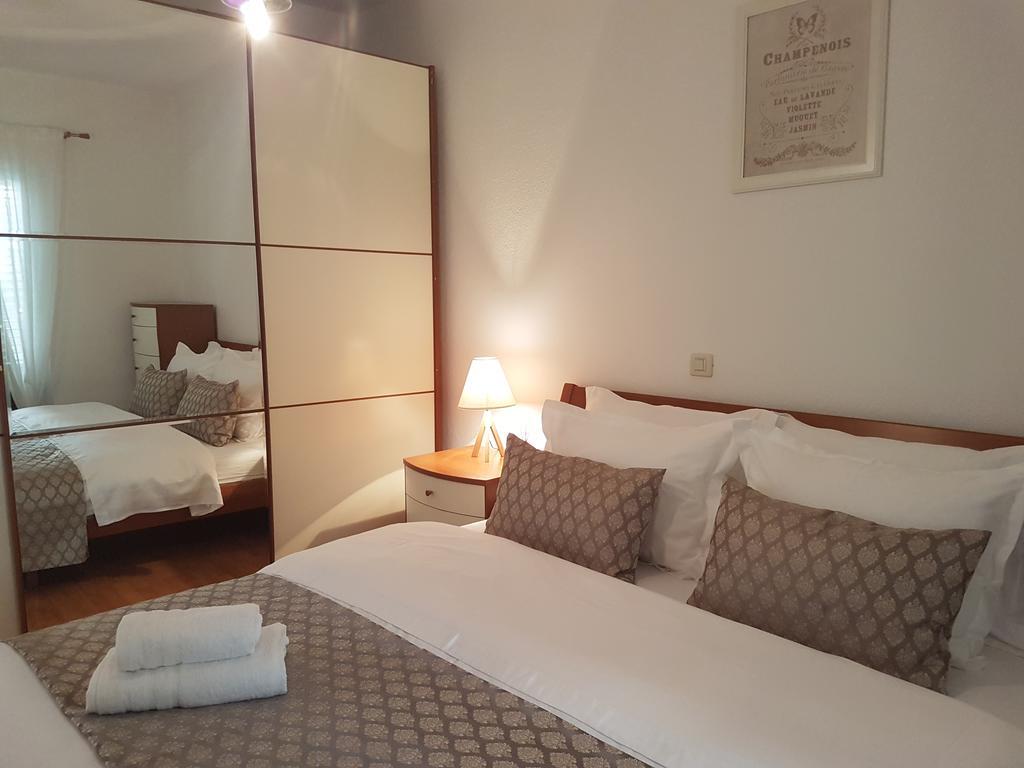 Apartmani Eterovic Baška Voda エクステリア 写真